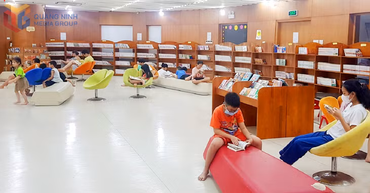 Tổ chức không gian đọc, các chương trình chuyển đổi số tiện dụng cho người đọc là cách để thu hút độc giả ở Thư viện Quảng Ninh.