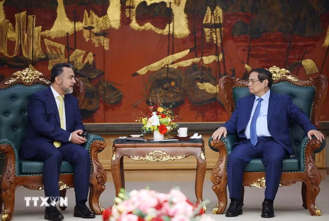 Thủ tướng Phạm Minh Chính tiếp ông Nasser Sulaiman Al Harthy, Phó Chủ tịch Cơ quan đầu tư Oman (OIA). (Ảnh: Dương Giang/TTXVN)