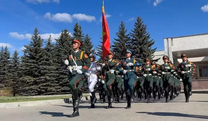 Đoàn Quân đội Nhân dân Việt Nam tham gia duyệt binh trên Quảng trường Đỏ trong giờ tập luyện. (Ảnh: Tâm Hằng/TTXVN)