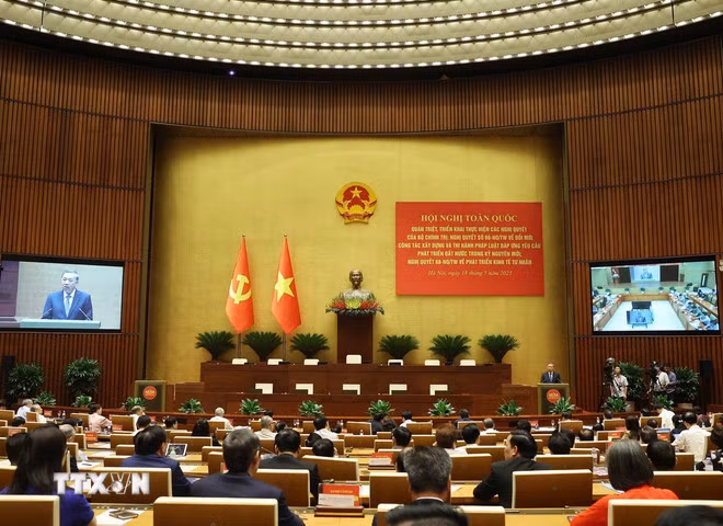 Tổng Bí thư Tô Lâm phát biểu chỉ đạo Hội nghị toàn quốc quán triệt, triển khai thực hiện Nghị quyết 66-NQ/TW và Nghị quyết 68-NQ/TW của Bộ Chính trị. (Ảnh: Thống Nhất/TTXVN)