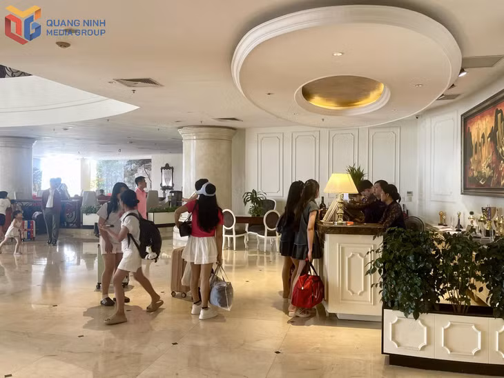 Khách sạn Sài Gòn Hạ Long thu hút du khách.
