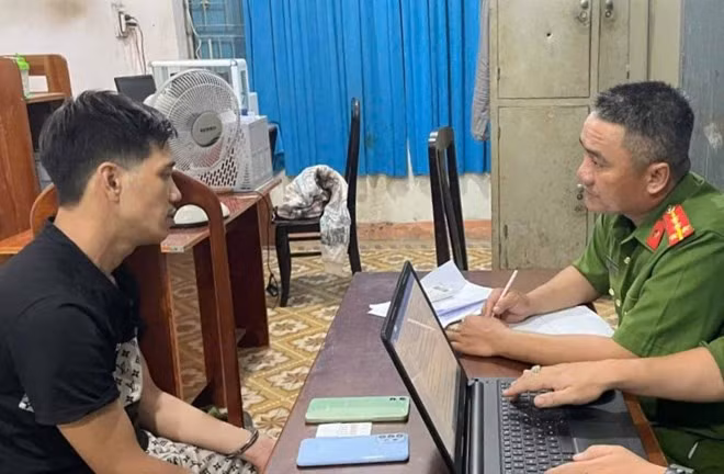 Nguyễn Văn Tuấn tại cơ quan Công an ở Đà Nẵng. Ảnh: Bảo Ngọc