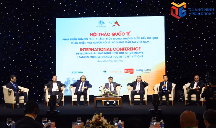 Các đại biểu, chuyên gia đề xuất những giải pháp mang tính chiến lược để Quảng Ninh phát triển dòng khách Hồi giáo. 
