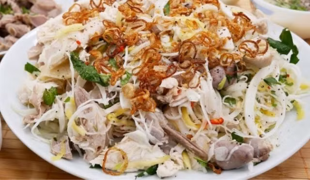 Gỏi gà bắp cải.