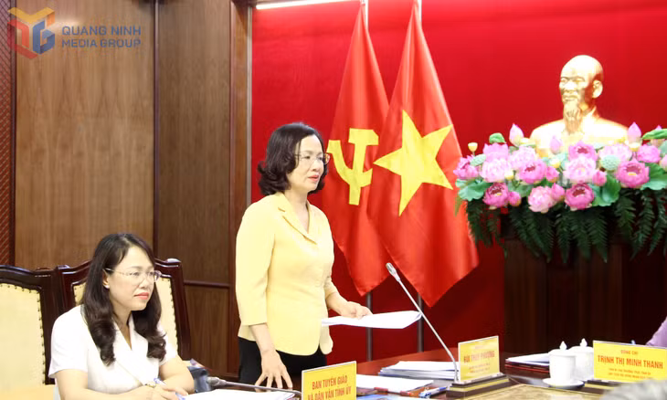 Đồng chí Bùi Thúy Phượng, Trưởng Ban Tổ chức Tỉnh ủy, phát biểu tại buổi làm việc.