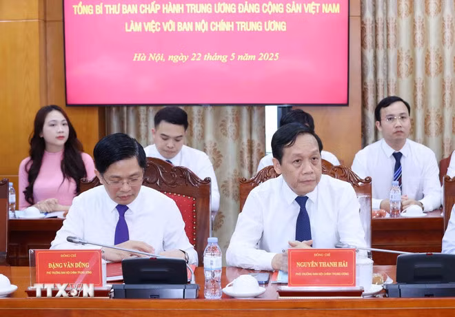 Các đồng chí lãnh đạo Ban Nội chính Trung ương tham dự buổi làm việc. (Ảnh: Phương Hoa/TTXVN)