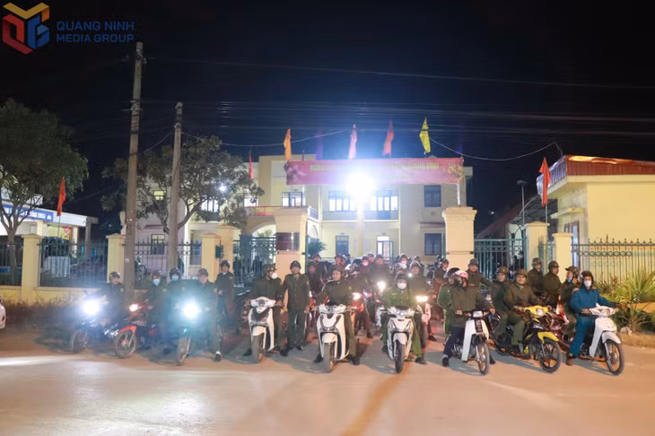 Các lực lượng ra quân tuần tra đảm bảo an ninh trật tự trên địa bàn sông khoai. Ảnh: Văn Lịch (CTV)