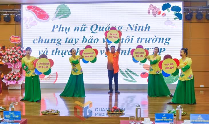 Một tiểu phẩm truyền thông sân khấu hóa tại Hội thi Phụ nữ Quảng Ninh với an toàn thực phẩm năm 2024.