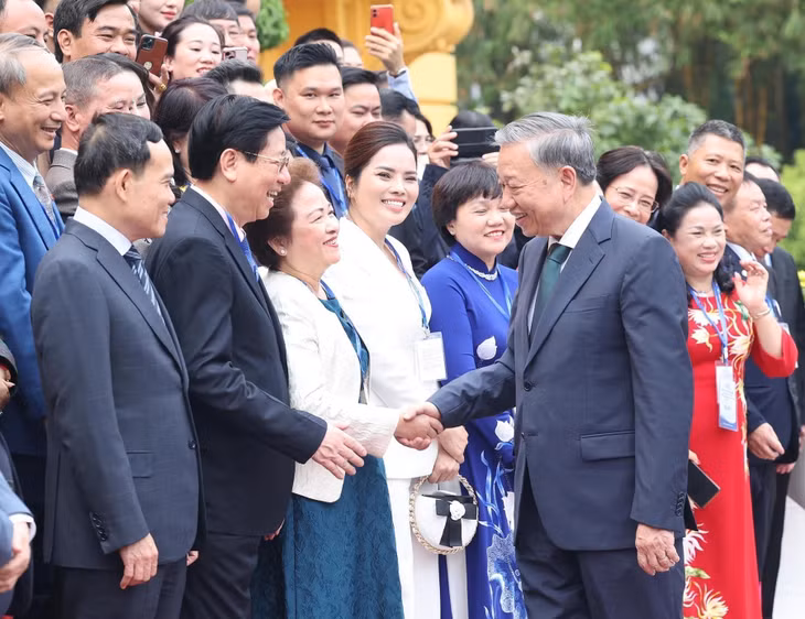 Tổng Bí thư, Chủ tịch nước Tô Lâm gặp mặt Đoàn đại biểu doanh nhân tiêu biểu của Liên đoàn Thương mại và Công nghiệp Việt Nam và Hội Doanh nhân tư nhân Việt Nam, ngày 11-10-2024 _Ảnh: Tư liệu