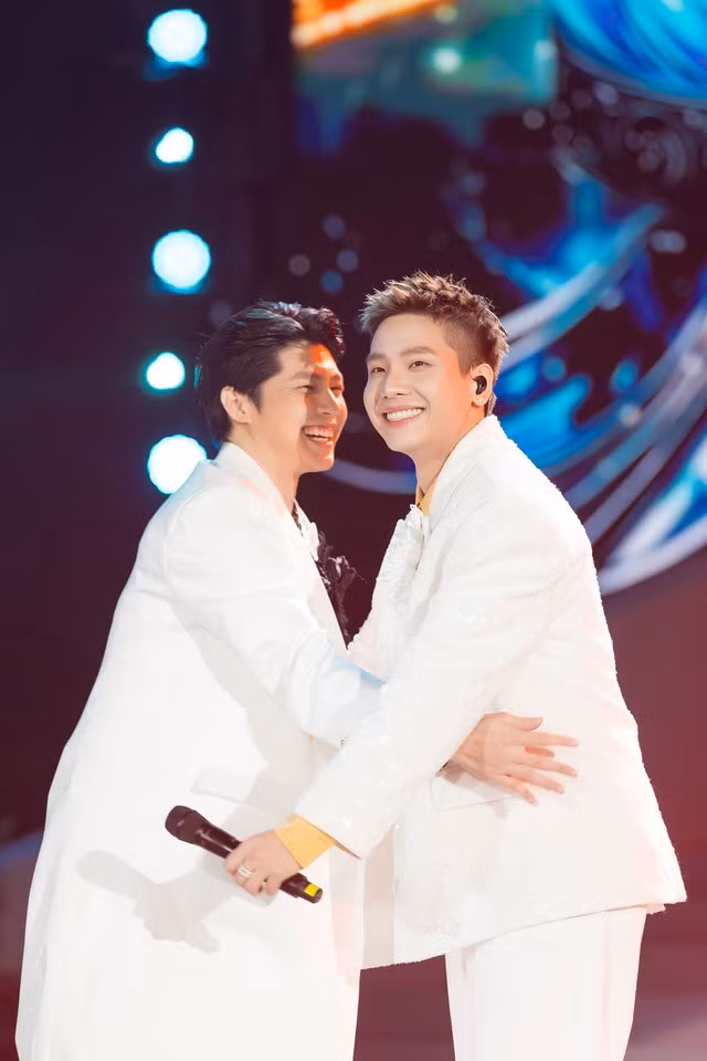 Hai hoàng tử xuất hiện trong concert