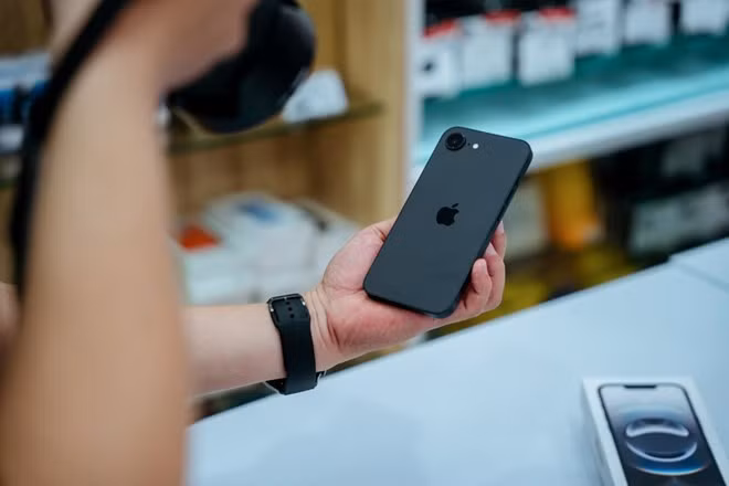 Thời lượng pin sẽ là vấn đề quan trọng mà người dùng quan tâm trên các dòng iPhone sắp ra mắt. Ảnh: Loan Trần
