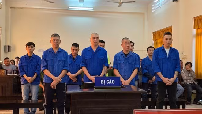 Vũ đã bắn 5 phát súng, trong đó 2 phát trúng vào 2 người. Ảnh: Văn Vũ