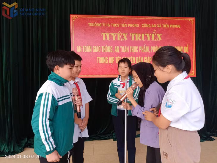 Trường TH&amp;THCS Tiền Phong đa dạng các hình thức tuyên truyền, giáo dục pháp luật cho học sinh.