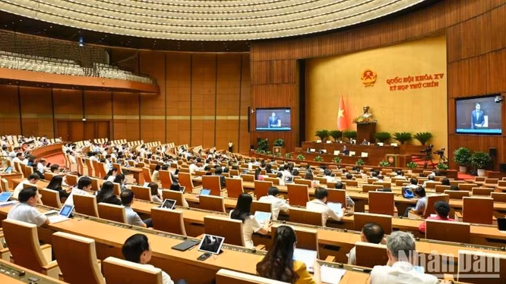 Quang cảnh phiên thảo luận. (Ảnh: BÙI GIANG)