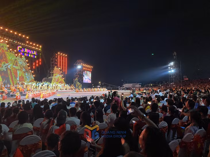 Khoảng 20.000 người dân và du khách tham dự chương trình Carnaval Hạ Long 2025.