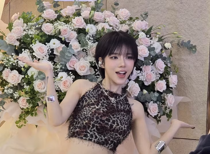 Em xinh Ly Ly trong buổi ra mắt Em xinh say hi - Ảnh: HOÀNG LÊ