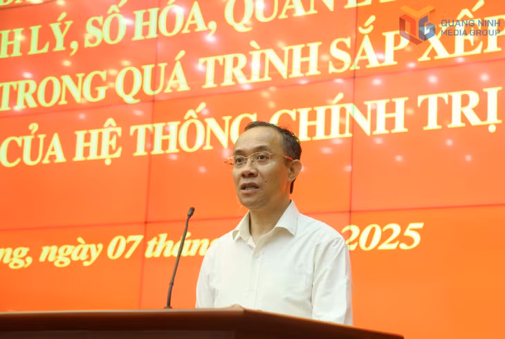 Đồng chí Dương Mạnh Cường, Chánh Văn phòng Tỉnh ủy, phát biểu kết luận hội nghị.