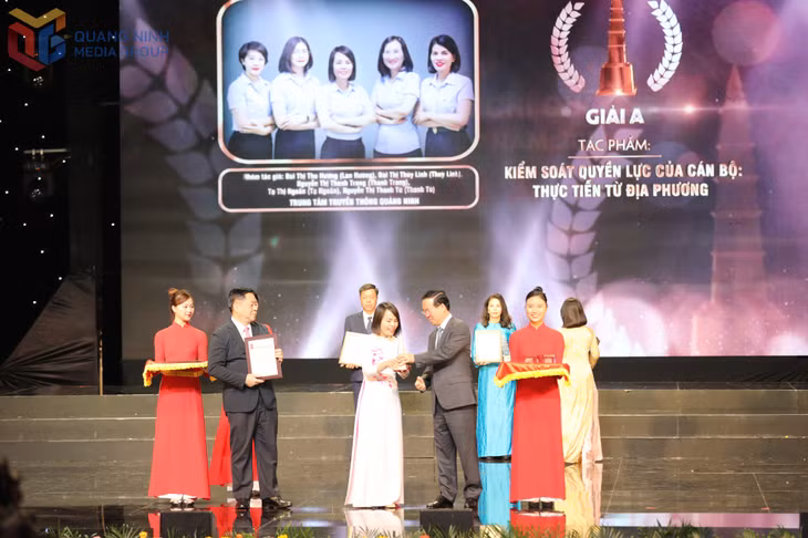 Nhóm tác giả Trung tâm Truyền thông Quảng Ninh nhận giải A, Báo chí Quốc gia lần thứ XVII, năm 2022.