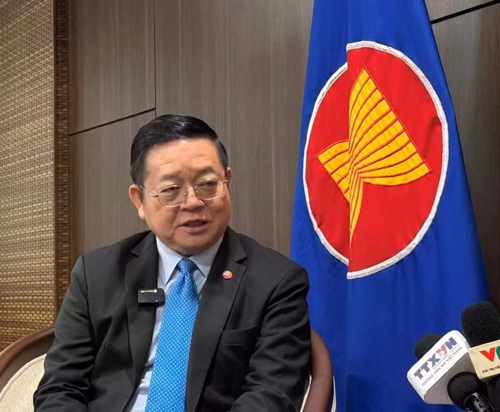 Tổng Thư ký ASEAN Kao Kim Hourn trả lời phỏng vấn phóng viên TTXVN tại Indonesia. (Ảnh: Đỗ Quyên/TTXVN)