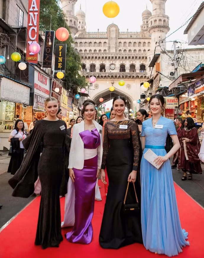 Hoa hậu Ý Nhi (phải) tham gia các hoạt động bên lề Miss World - Ảnh: FBNV