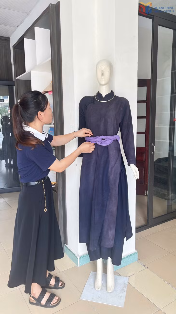 Trang phục dân tộc Tày được trưng bày tại huyện Bình Liêu.