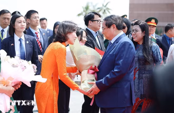Lễ tiễn Thủ tướng Phạm Minh Chính và Phu tại Kuala Lumpur (Malaysia), chiều 28/5/2025. (Ảnh: Dương Giang/TTXVN)