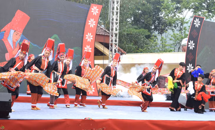 Duyên dáng với những chiếc khăn