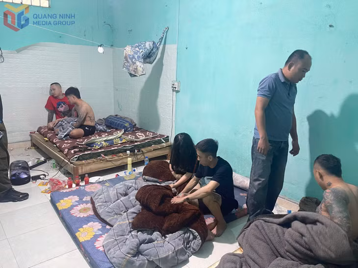 Phát hiện nhóm 6 đối tượng sử dụng trái phép chất ma túy tại phòng trọ.