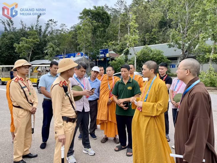 Ban Tổ chức phối hợp với Đội CSGT đường bộ số 1 (Công an tỉnh) để lên phương án thuận tiện nhất cho nhân dân và du khách đến chiêm bái xá lợi Phật.