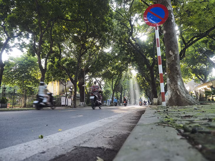Thủ đô Hà Nội, thời tiết se lạnh, nhiệt độ dao động trong khoảng 21-23 độ C.