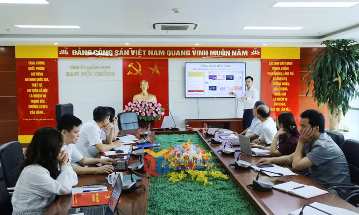 Ban Nội chính Tỉnh ủy tập huấn trong cán bộ, công chức đơn vị kỹ năng sử dụng AI trong xử lý công việc.