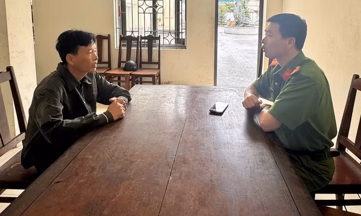 Đối tượng Khuất Văn Sinh tại cơ quan công an. Ảnh: Công an tỉnh Phú Thọ.