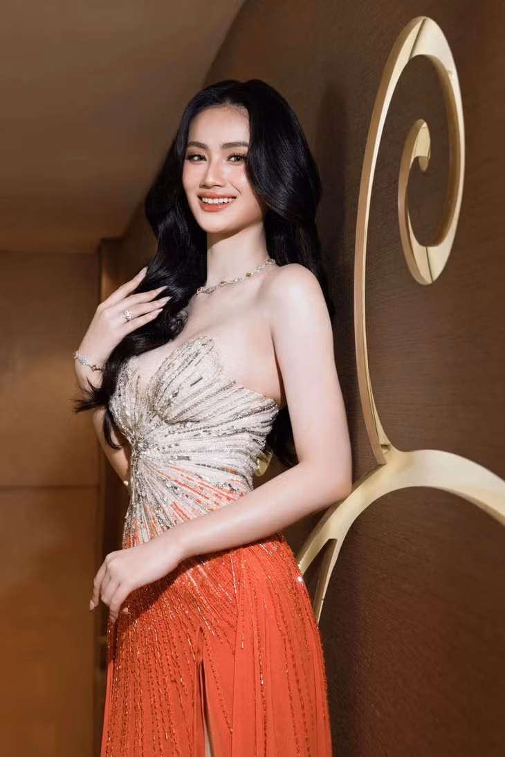 Ý Nhi. Ảnh: Sen Vàng.