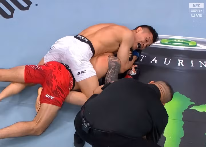 Quang Lê giành chiến thắng trước Gaston Bolanos