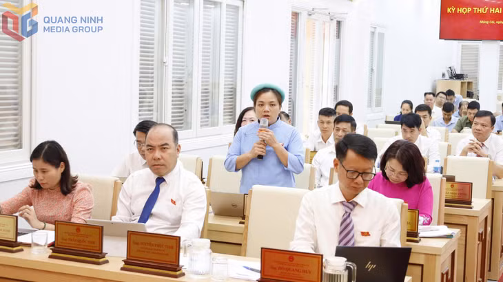 Đại biểu HĐND TP Móng Cái nêu ý kiến thảo luận.
