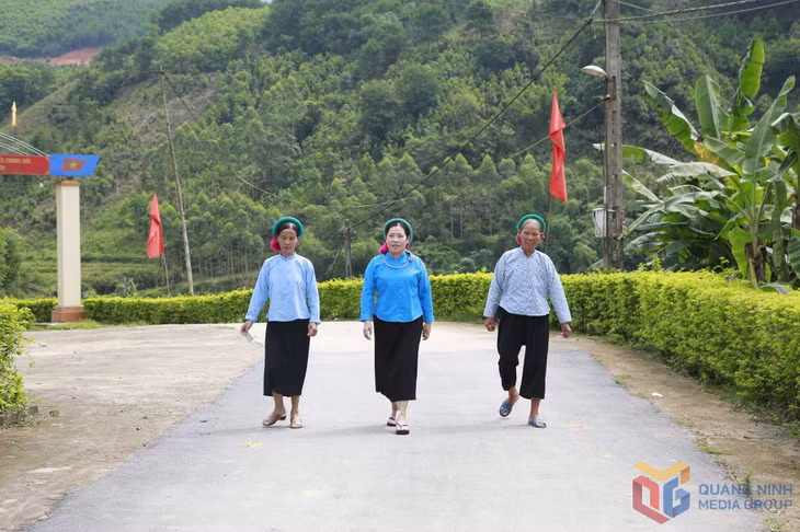 Nhờ sự tuyên truyền, vận động của HND xã, bà con nhân dân xã Đại Dực (huyện Tiên Yên) đã góp sức xây dựng thành công nhiều tuyến đường NTM.