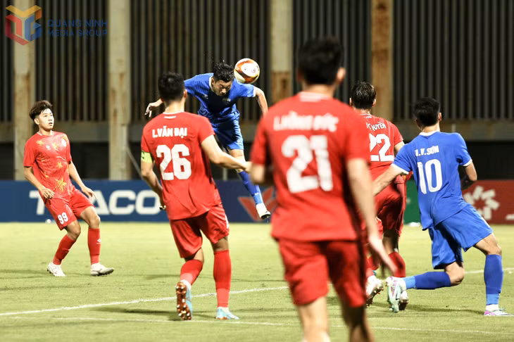 Ở lượt về, Quảng Ninh FC cần tận dụng tốt cơ hội để tăng tốc trên bảng xếp hạng. Trong ảnh: Pha ghi bàn đẹp mắt của Văn Đức cho Quảng Ninh FC trước Trẻ PVF-CAND ở lượt đi.