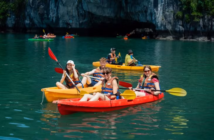 Trải nghiệm tour Vịnh Hạ Long 3 ngày 2 đêm cùng Phê Travel ảnh 3 Trải nghiệm tour Vịnh Hạ Long 3 ngày 2 đêm cùng Phê Travel ảnh 3