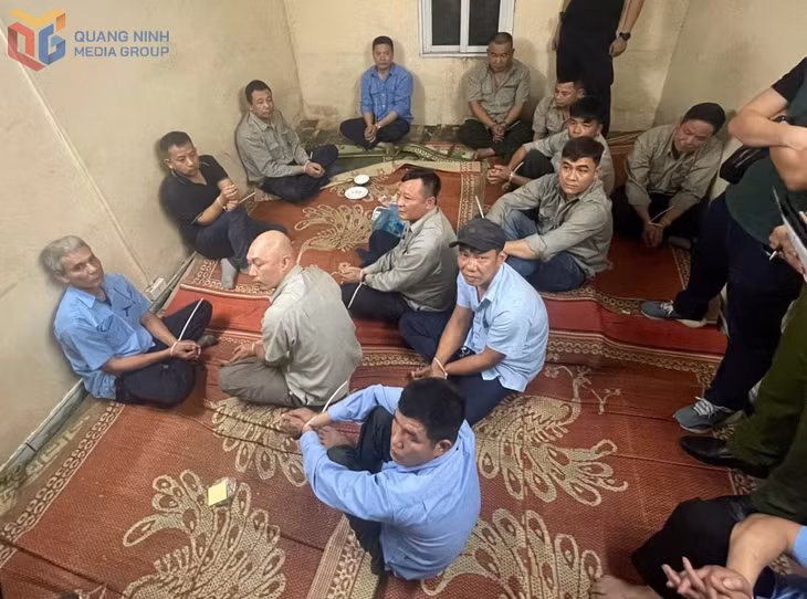 Các đối tượng đánh xóc đĩa tại xã Thượng Yên Công, TP Uông Bí, tỉnh Quảng Ninh.