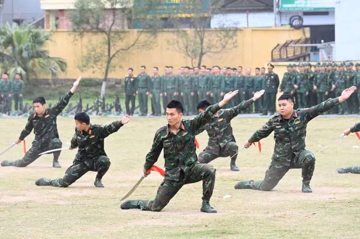 Đại đội Trinh sát, Phòng Tham mưu, Bộ CHQS tỉnh, luyện tập để biểu diễn tại Lễ ra quân huấn luyện diễn ra vào ngày 1/3.