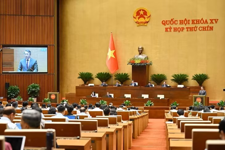 Quốc hội họp phiên toàn thể tại hội trường, tiến hành các nội dung nghe Tờ trình và Báo cáo thẩm tra dự án Luật sửa đổi, bổ sung một số điều của Luật Quốc tịch Việt Nam. (Ảnh: THỦY NGUYÊN)