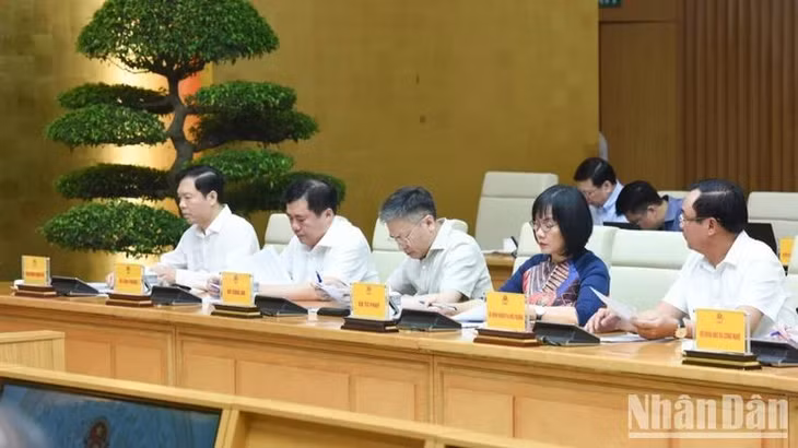 Lãnh đạo các bộ, ngành Trung ương tham dự cuộc họp. (Ảnh: TRẦN HẢI)
