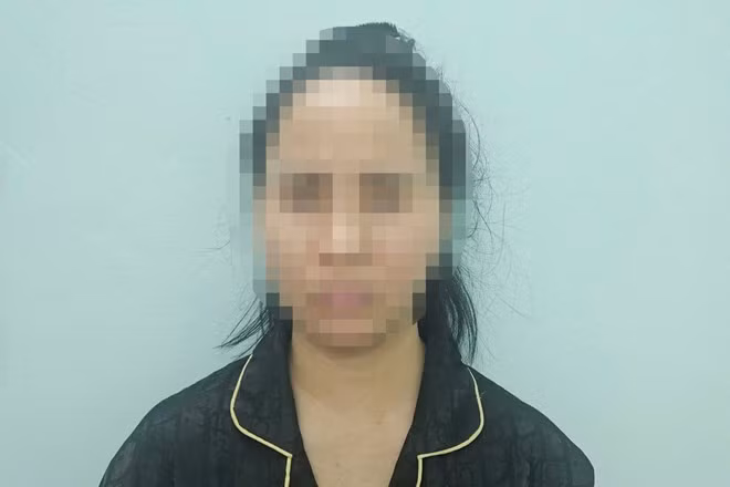 Nữ quái ở Hà Nội “mua giả, bán thật” lừa đảo trót lọt 3 vụ điện thoại giá trị cao. Ảnh: CA P Minh Khai