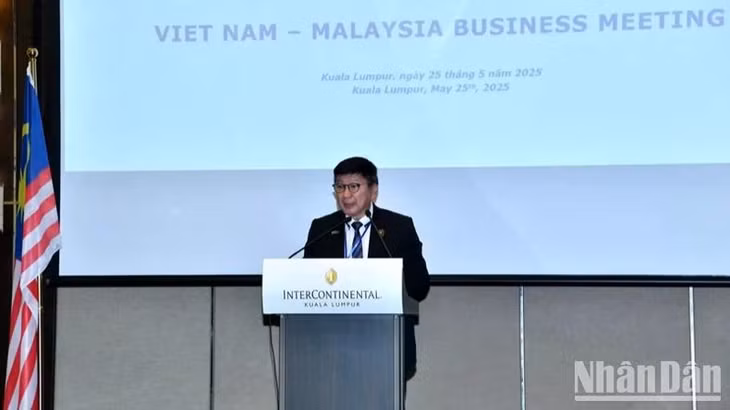 Lãnh đạo Phòng Thương mại và Công nghiệp quốc gia Malaysia phát biểu. (Ảnh: THANH GIANG)