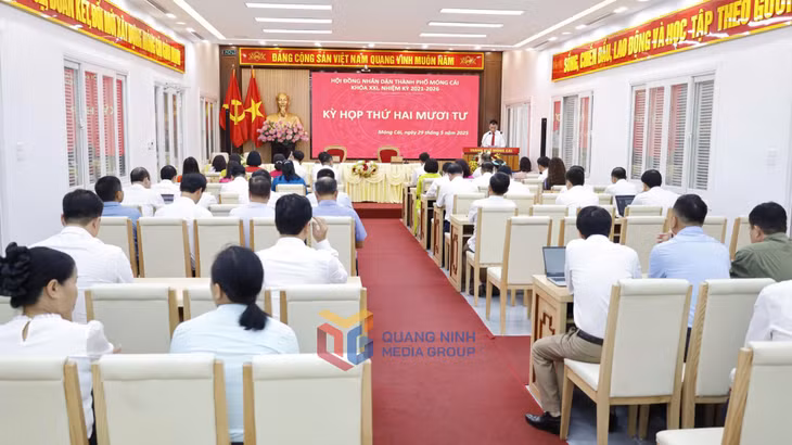Quang cảnh kỳ họp.