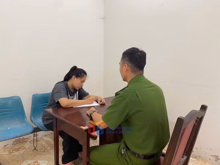 Đối tượng Hoàng Thị Thu Hiền tại cơ quan Công an.
