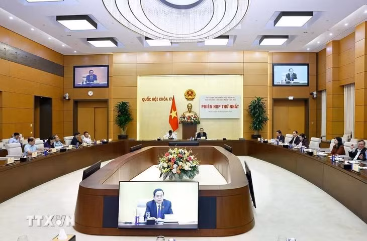 Chủ tịch Quốc hội Trần Thanh Mẫn chủ trì Phiên họp thứ nhất của Ủy ban dự thảo sửa đổi, bổ sung một số điều của Hiến pháp năm 2013. (Ảnh: Doãn Tấn/TTXVN)