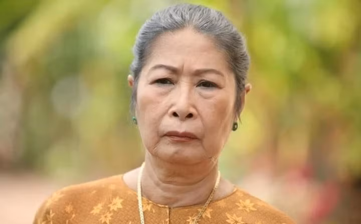 Bà được mệnh danh là "ác nữ màn ảnh Việt".