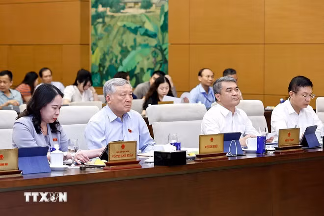 Đại biểu dự khai mạc Phiên họp. (Ảnh: Doãn Tấn/TTXVN)