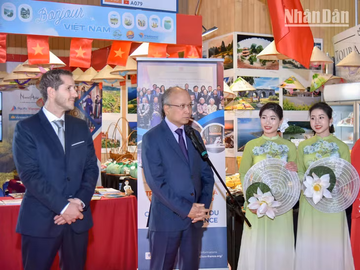 Về phần mình, Đại sứ Việt Nam tại Pháp Đinh Toàn Thắng nhấn mạnh tầm quan trọng của Hội chợ quốc tế Paris trong việc quảng bá văn hóa, du lịch và sản phẩm Việt Nam tại Pháp và châu Âu.